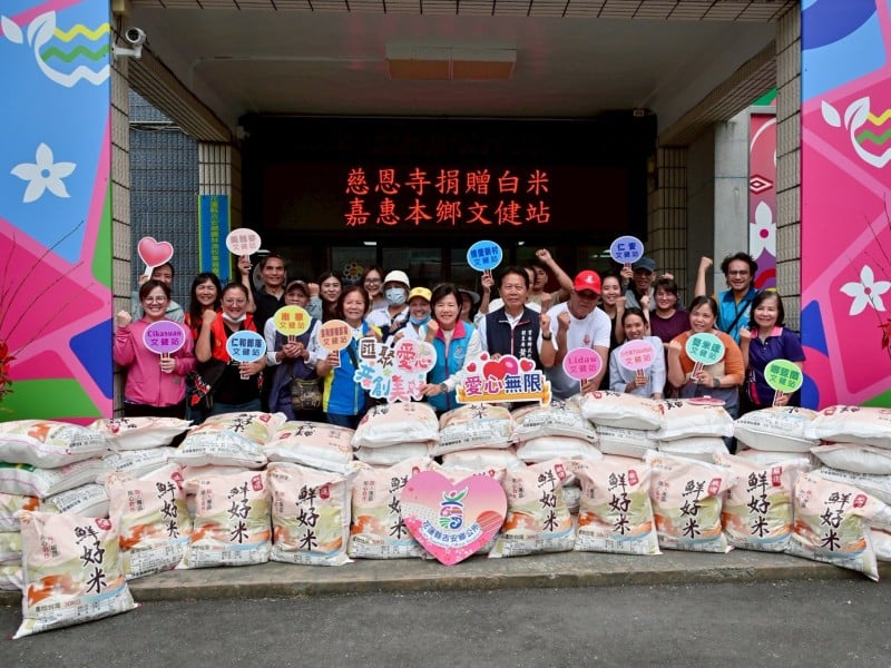 吉安鄉整合慈恩寺捐文建站3300斤白米 游淑貞力促公私協守護部落長者